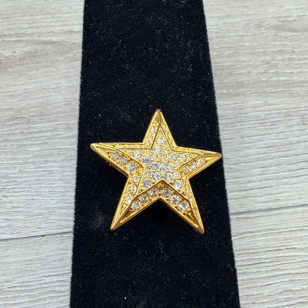 Gold Tone Star Brooch with Rhinestones